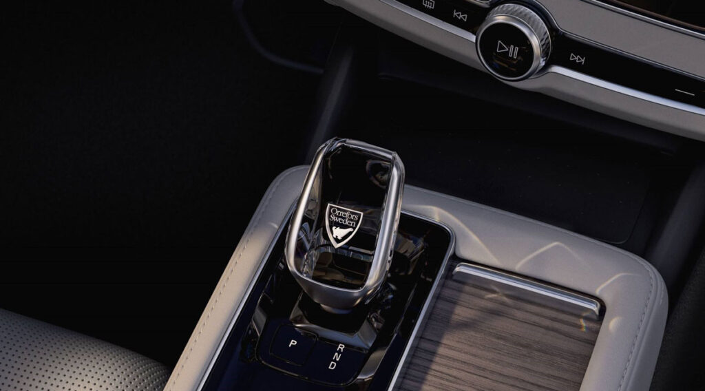 S90 Plug-in Hybrid Ultra 28 S90 Plug-in Hybrid Ultra Cần số Pha lê Orefors