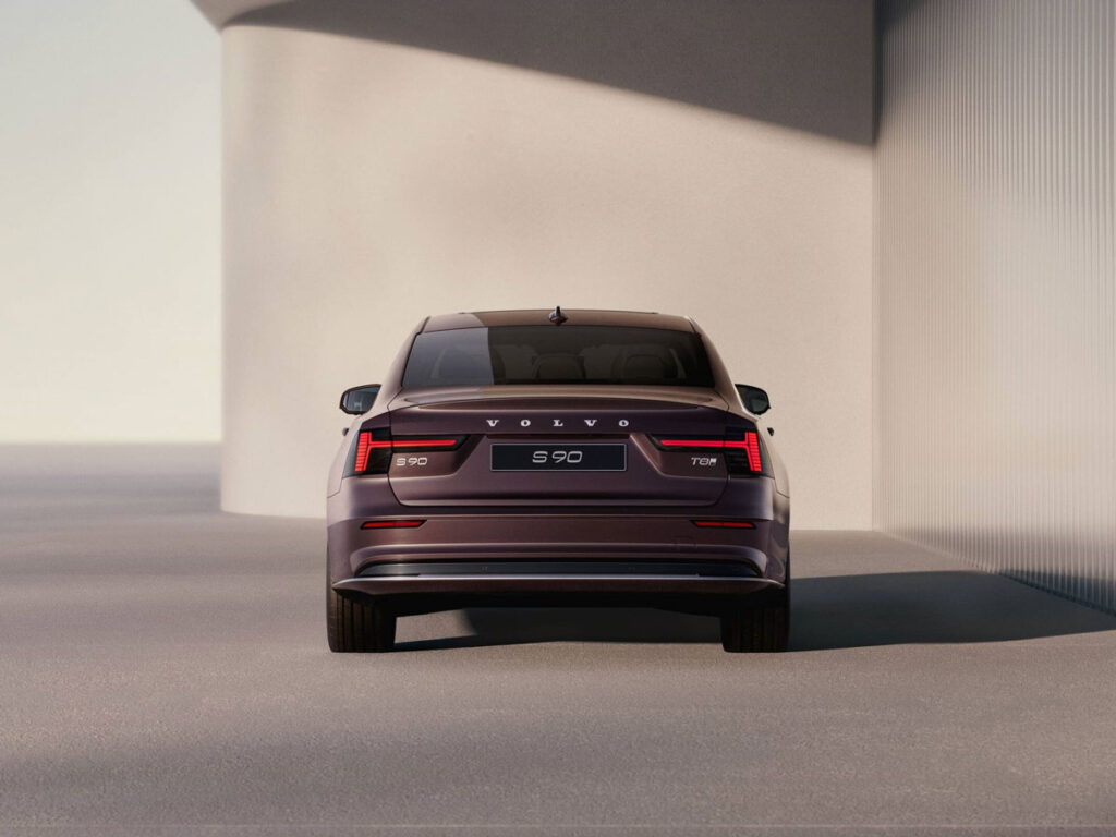 S90 Plug-in Hybrid Ultra 16 S90 Plug-in Hybrid Ultra Đuoi xe Volvo S90