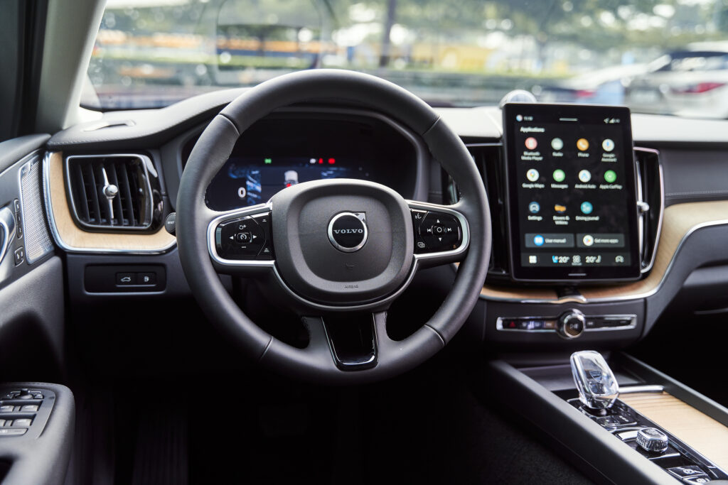 Volang xe Volvo XC60 T8