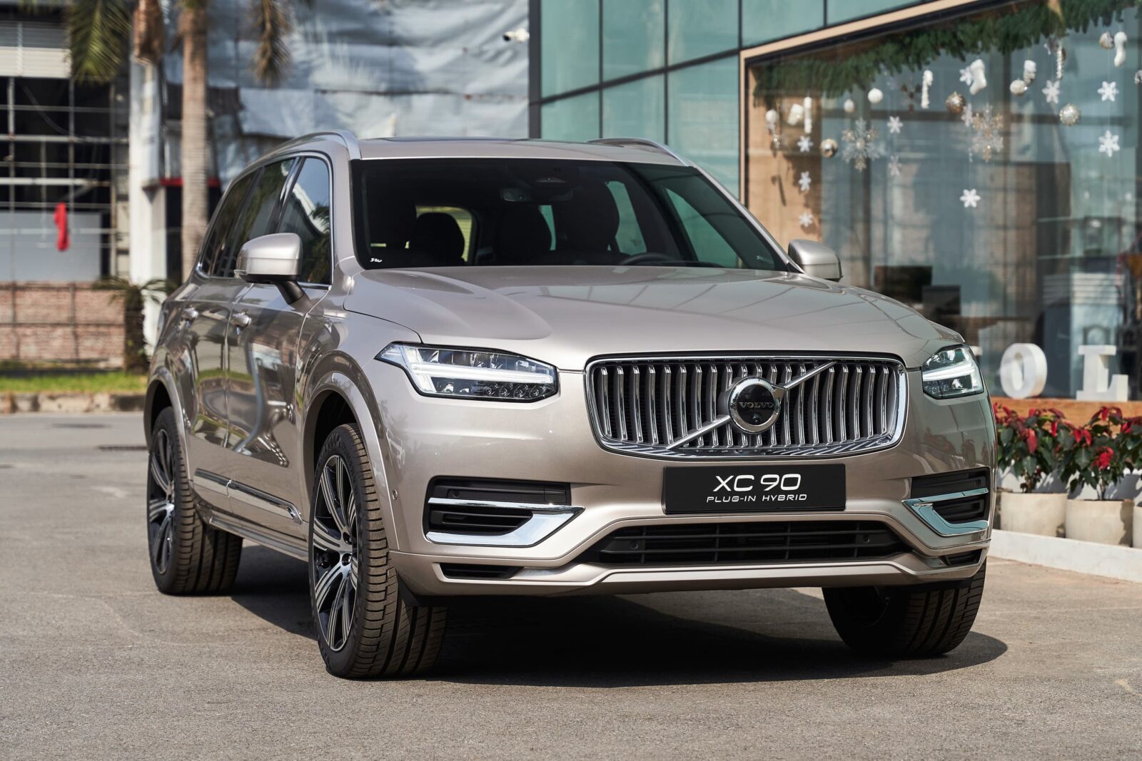 Google Automotive | tích hợp ứng dụng trên xe Volvo 11 Google Automotive | tích hợp ứng dụng trên xe Volvo Volvo XC90 Plug-in Hybrid Ultra
