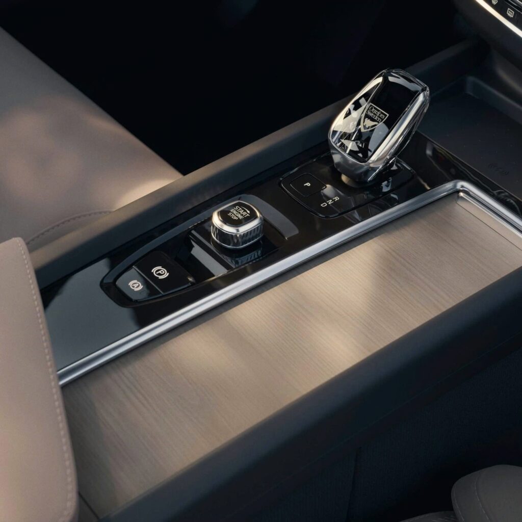 Khu vực điều khiển trung tâm Volvo XC60 Ultra 2026