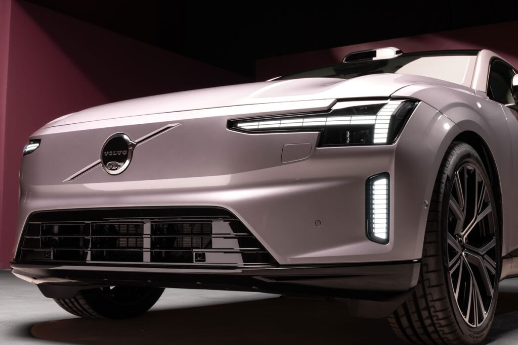 Đầu xe Volvo ES90
