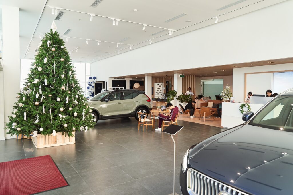 Giới Thiệu 2 Giới Thiệu showroom volvo