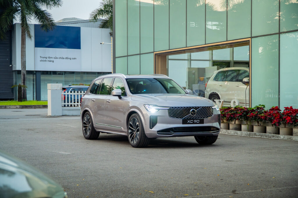 Volvo XC90 Plug-in Hybrid Ultra 2026 12 Volvo XC90 Plug-in Hybrid Ultra 2026 Volvo XC90 Plug-in Hybrid