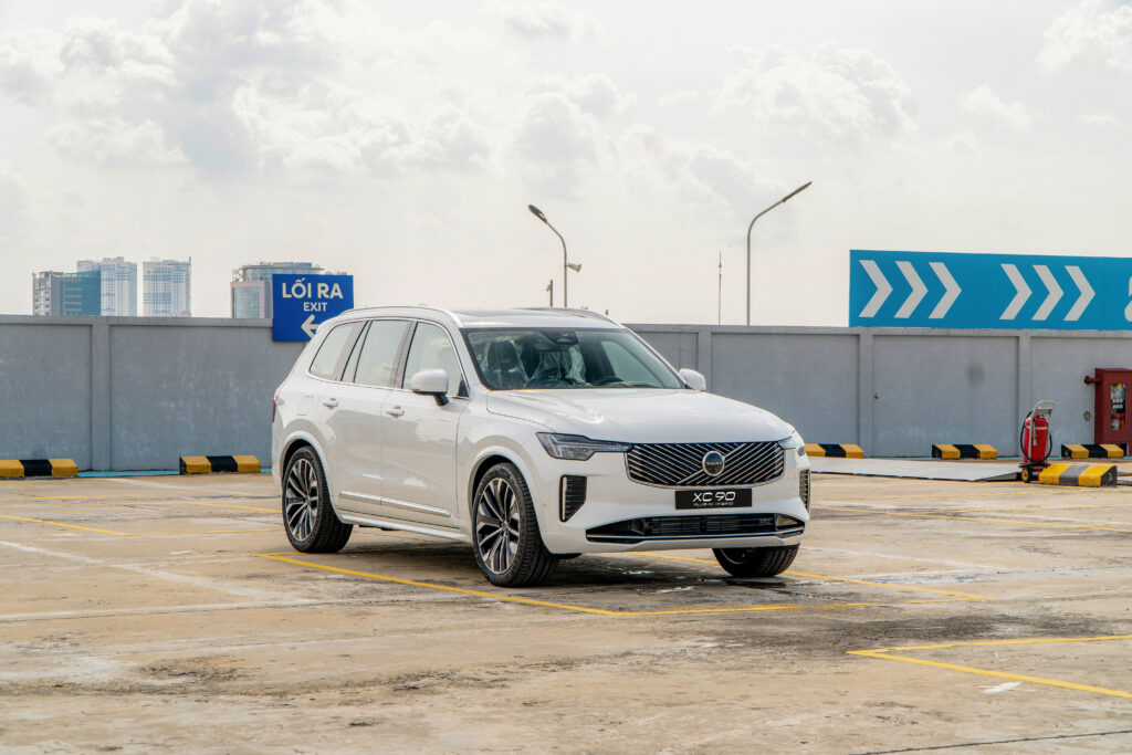 Volvo XC90 Plug-in Hybrid Ultra 2026 3 Volvo XC90 Plug-in Hybrid Ultra 2026 Volvo XC90 Hybrid