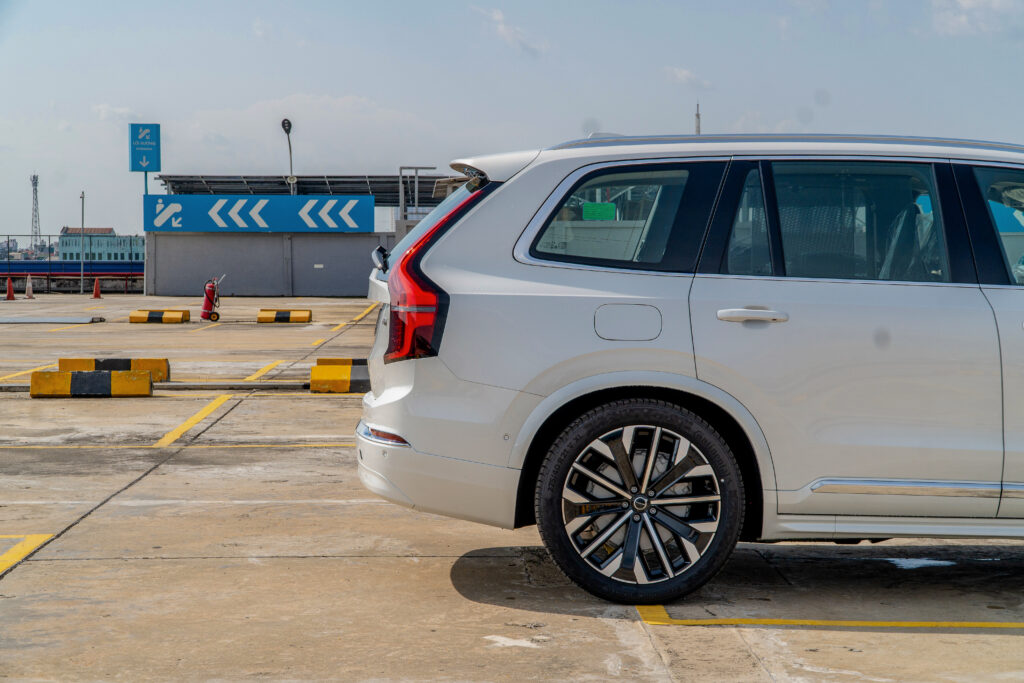 Volvo XC90 Plug-in Hybrid Ultra 2026 14 Volvo XC90 Plug-in Hybrid Ultra 2026 Hốc lốp xe XC90 T8
