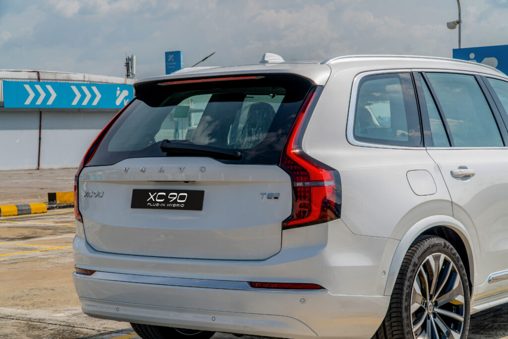 Volvo XC90 Plug-in Hybrid Ultra 2026 17 Volvo XC90 Plug-in Hybrid Ultra 2026 Đuôi xe XC90 Hybrid