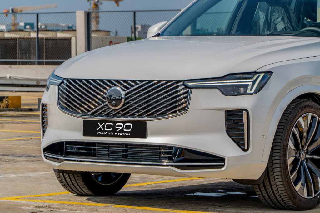 Volvo XC90 Plug-in Hybrid Ultra 2026 9 Volvo XC90 Plug-in Hybrid Ultra 2026 Mặt calăng XC90 Hybrid