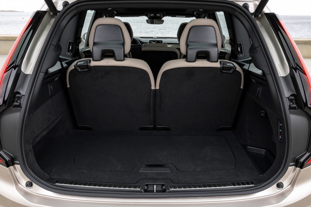 Volvo XC90 Plug-in Hybrid Ultra 2026 31 Volvo XC90 Plug-in Hybrid Ultra 2026 Thể tích cốp xe XC90